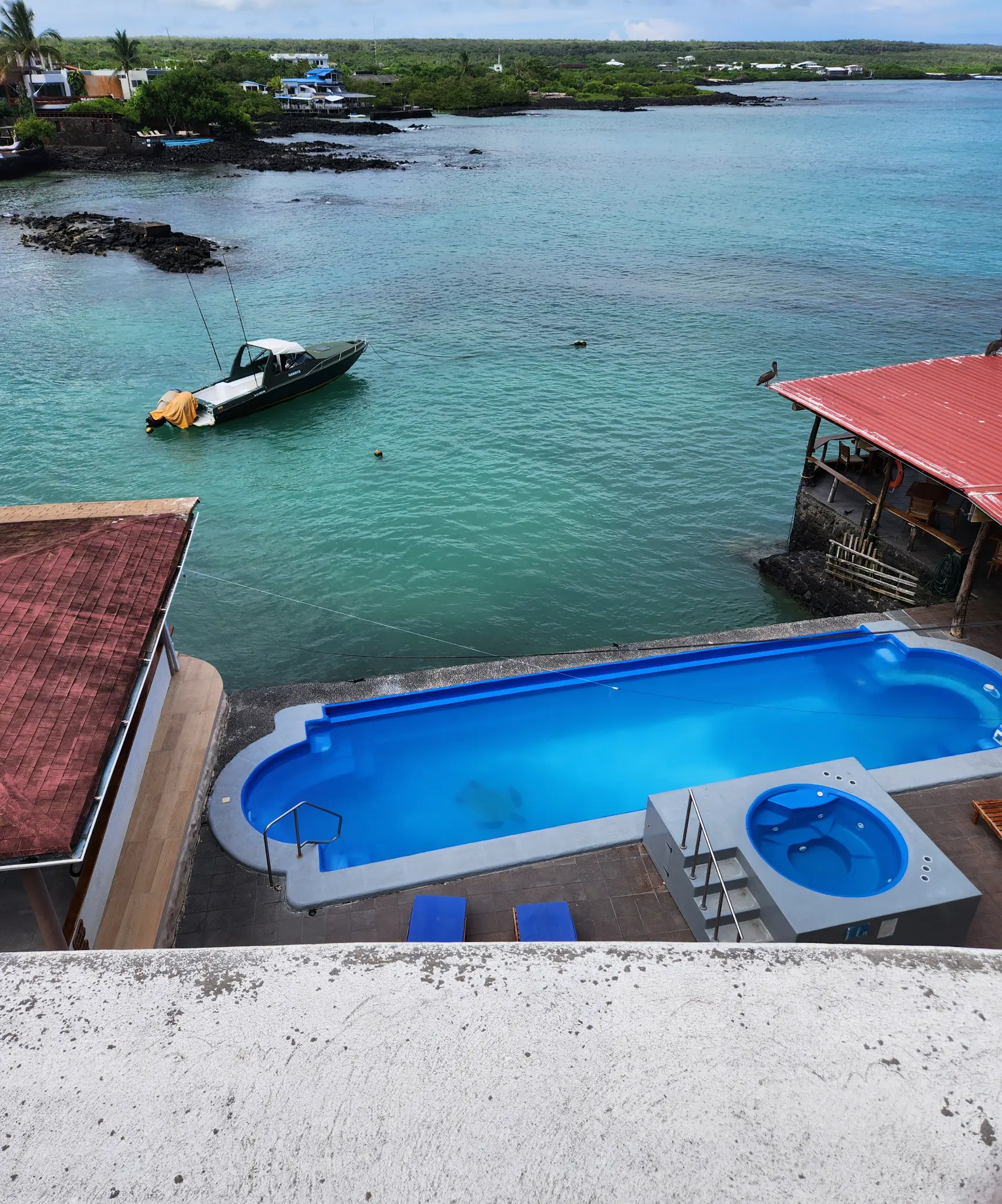 Sol y Mar Hotel pool and ocean